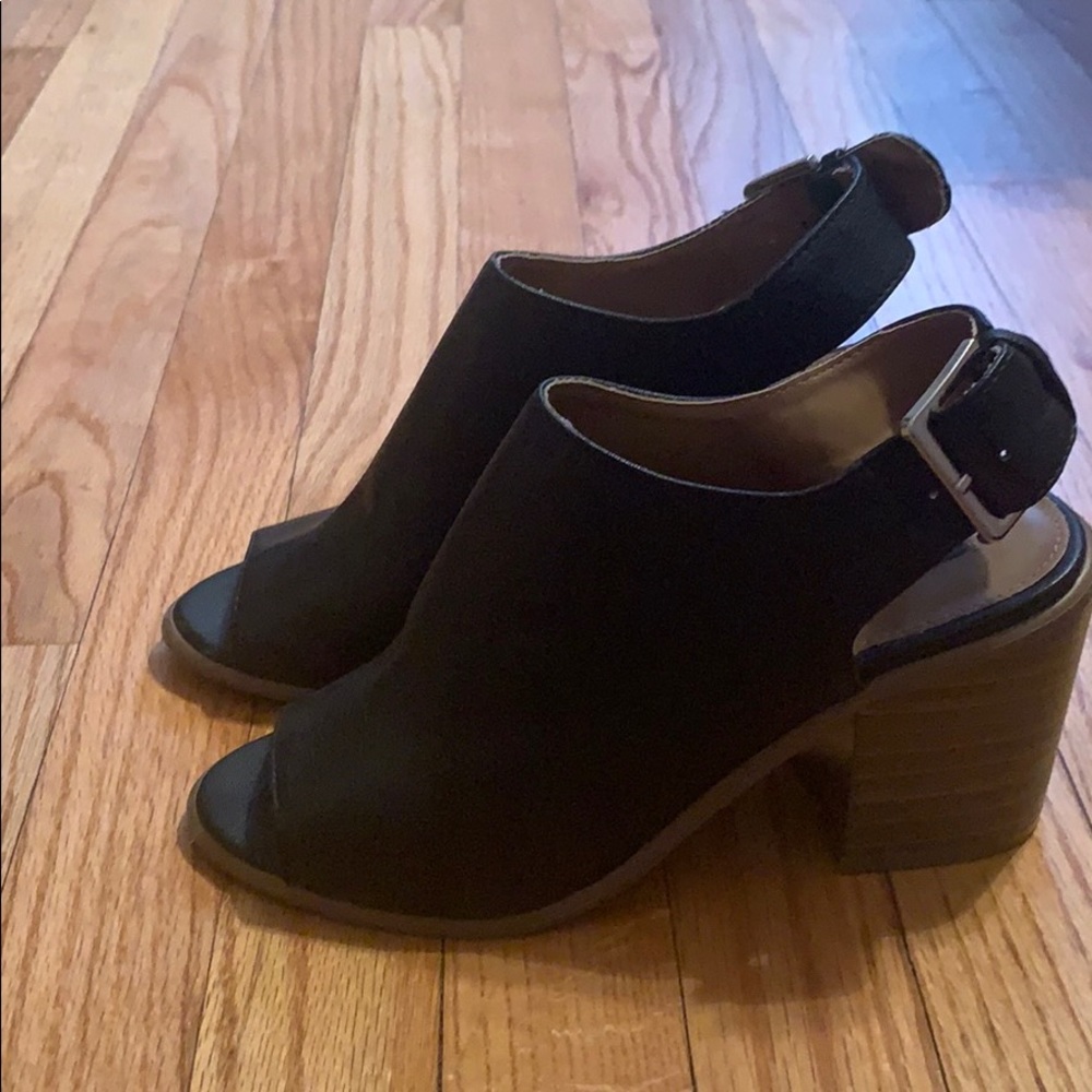Black mules with chunky heel